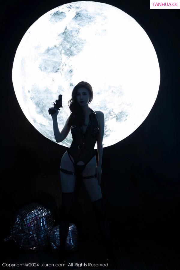   [XiuRen]高清写真图 2024.01.12 No.7952 章芃芃 黑丝美腿第2张图片